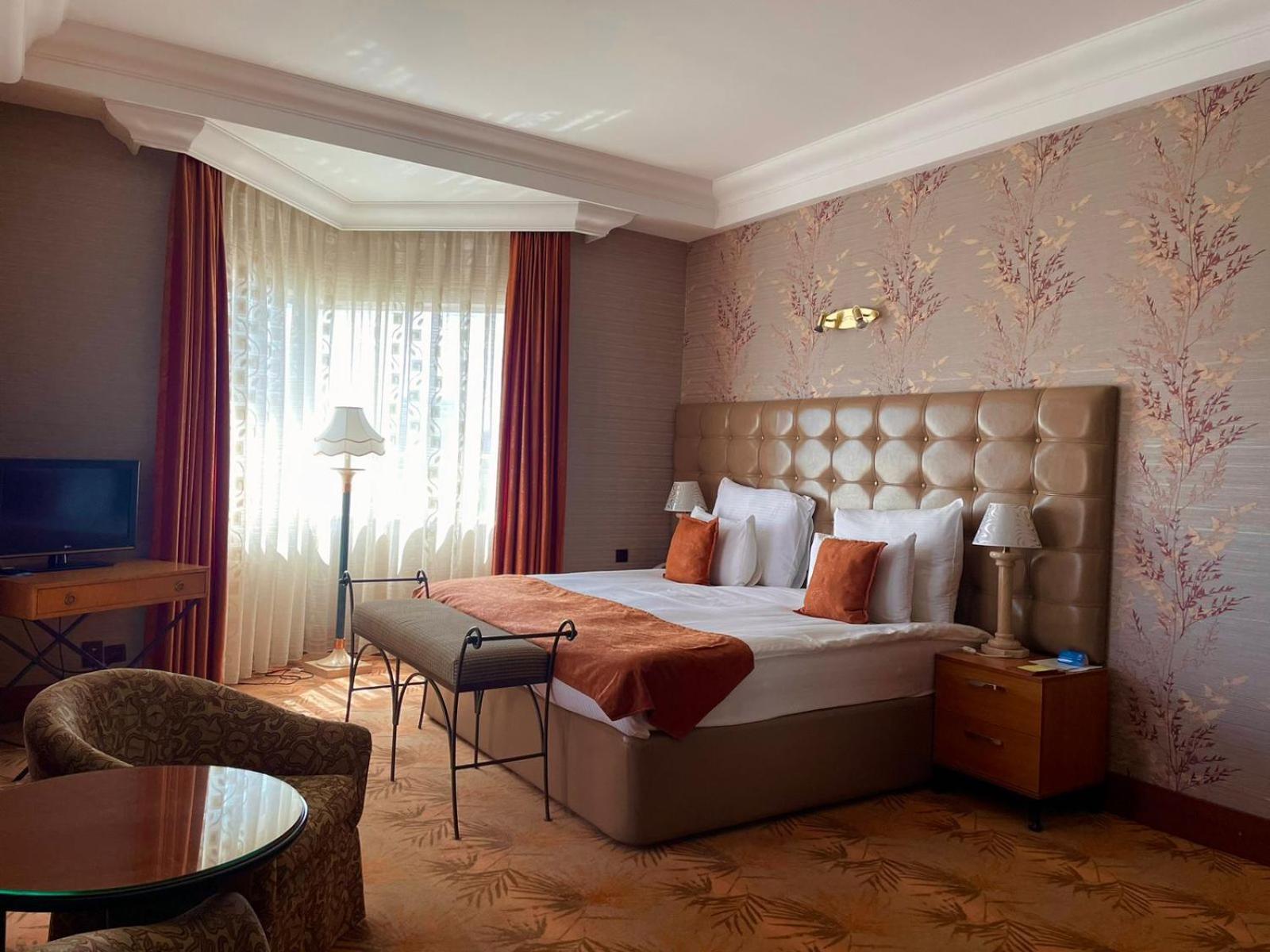 Grand Hotel Europe Baky Esterno foto