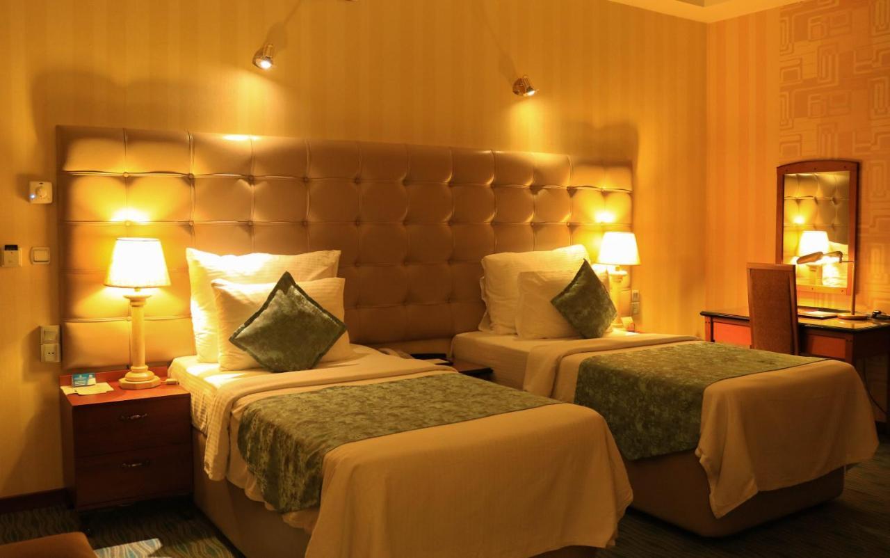 Grand Hotel Europe Baky Esterno foto
